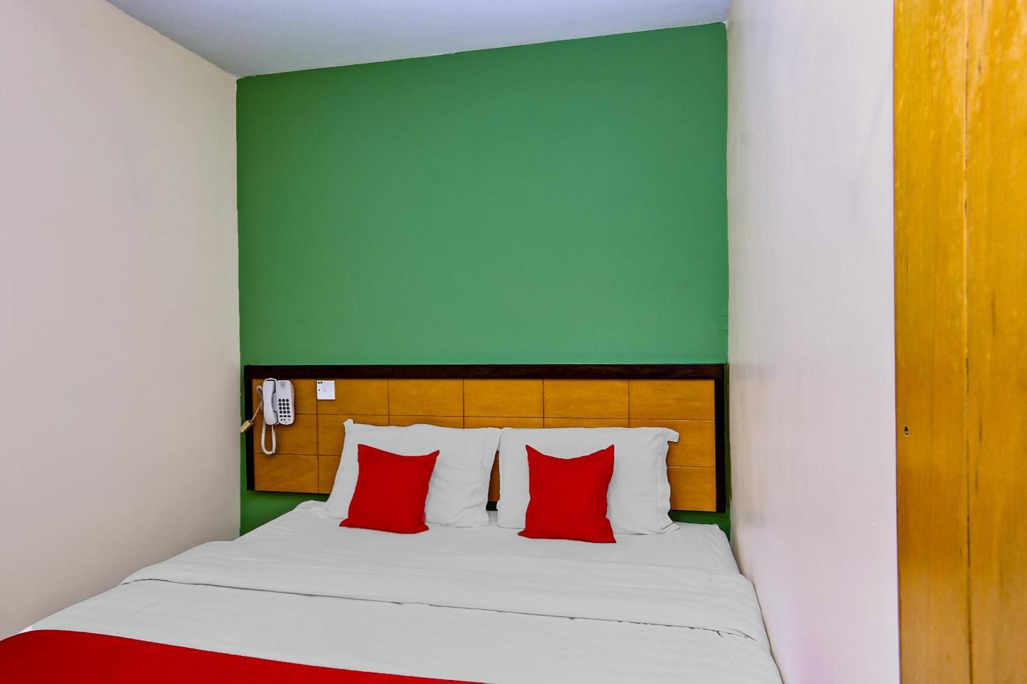 Oyo 44054 Holiday Mansion Inn Sibu Dış mekan fotoğraf