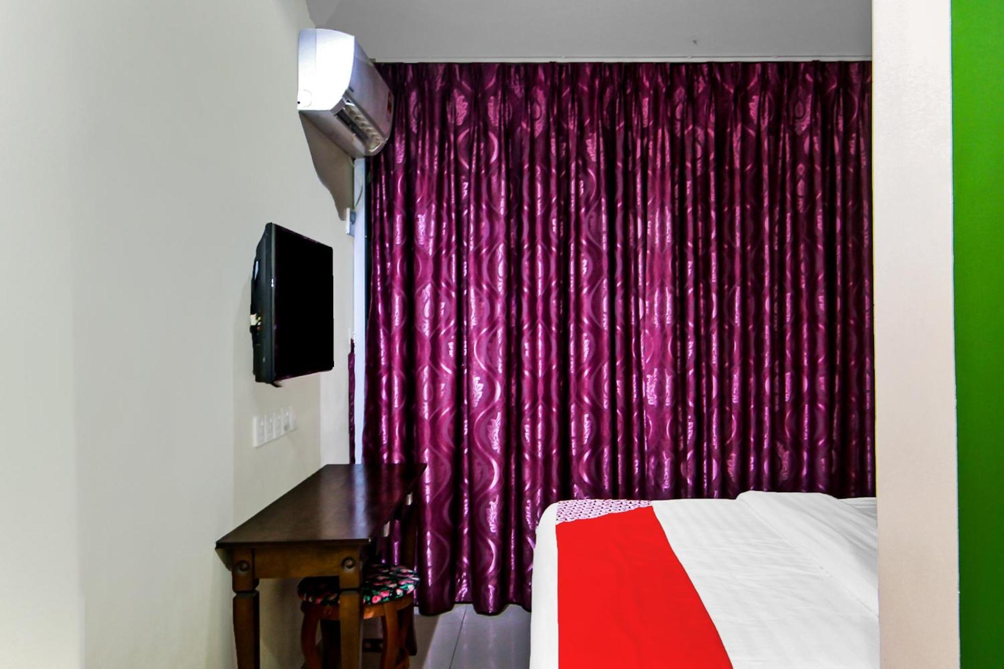 Oyo 44054 Holiday Mansion Inn Sibu Dış mekan fotoğraf