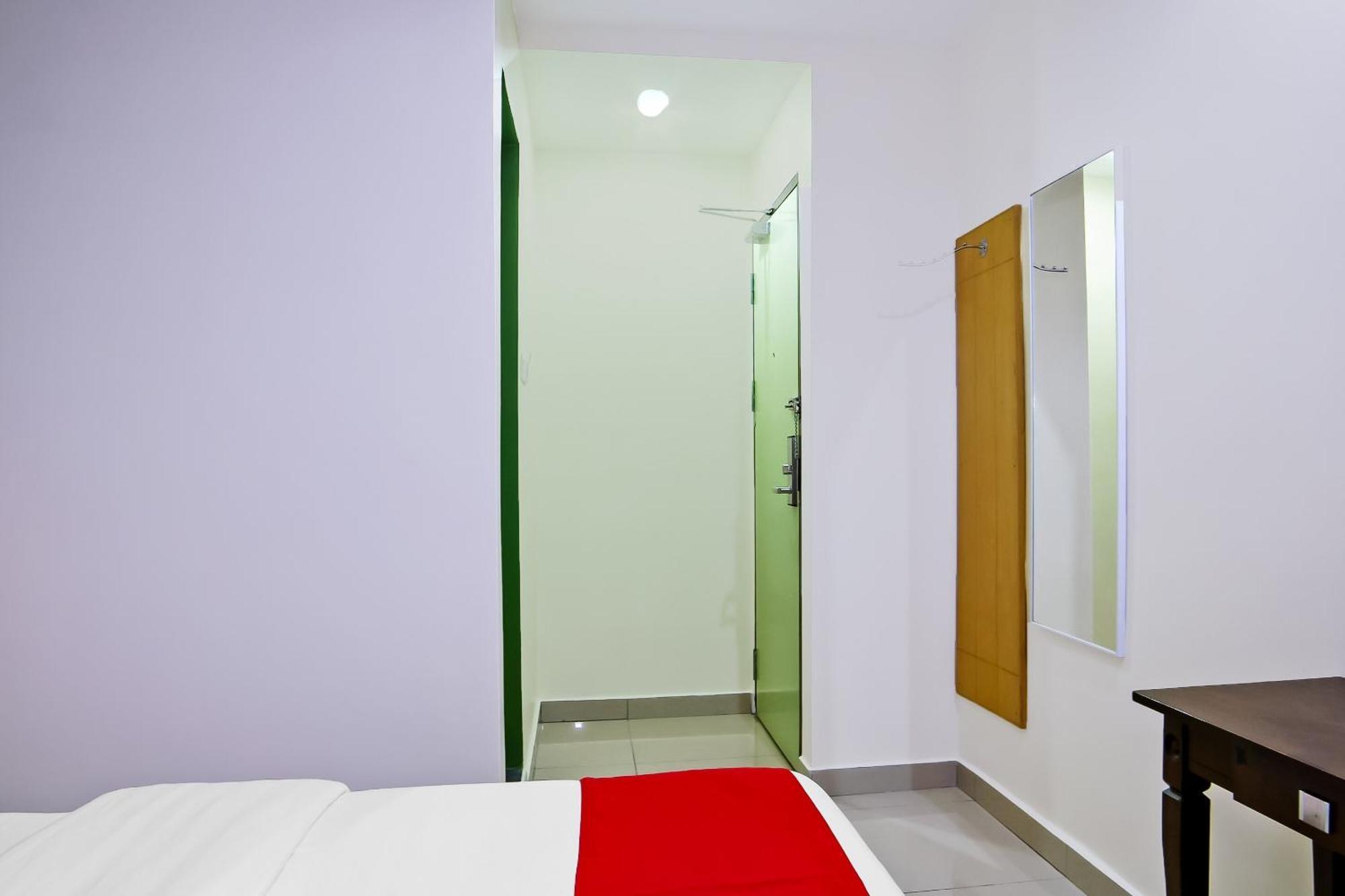 Oyo 44054 Holiday Mansion Inn Sibu Dış mekan fotoğraf